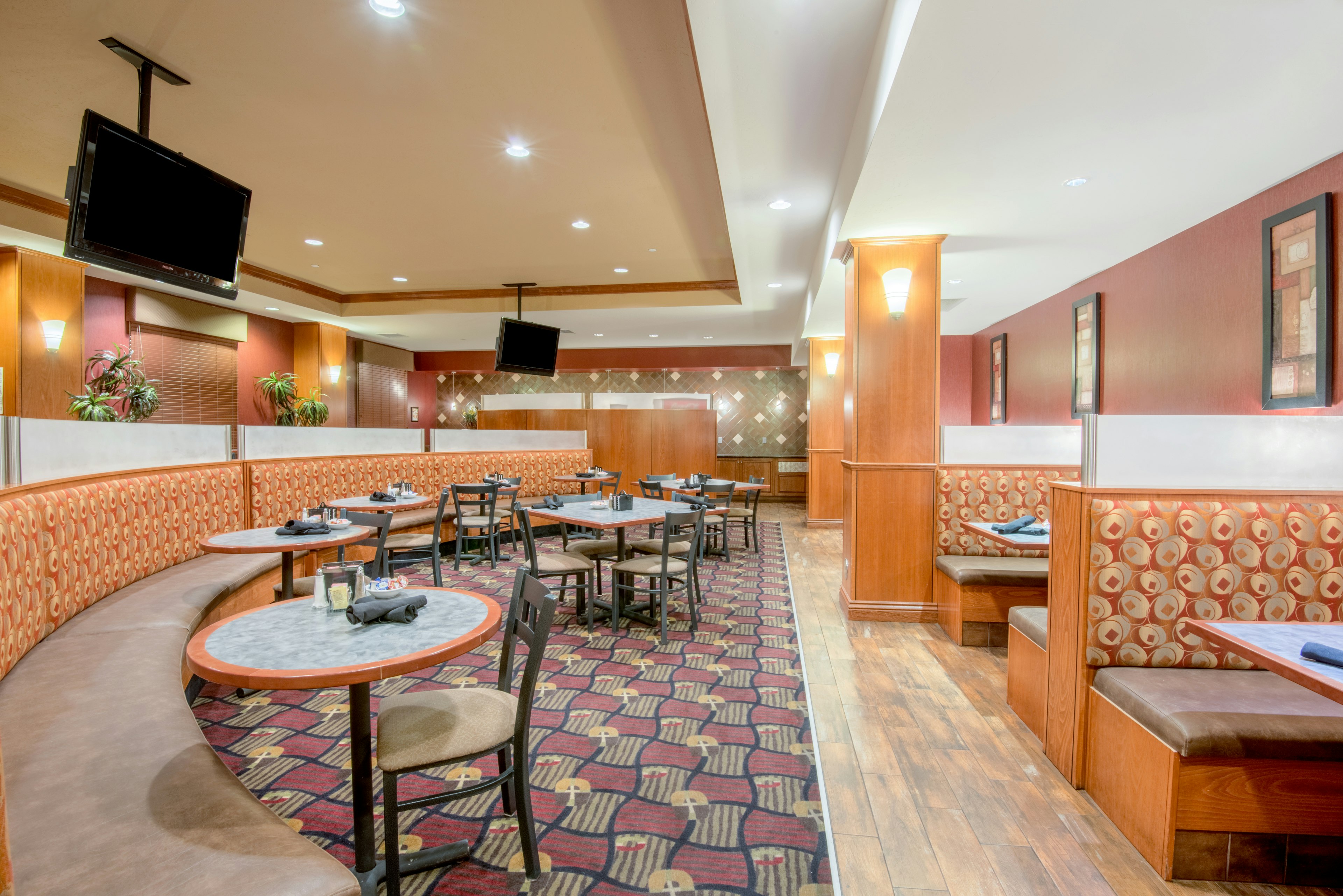 Holiday Inn Hotel Suites Grand Junction Airport 45/68