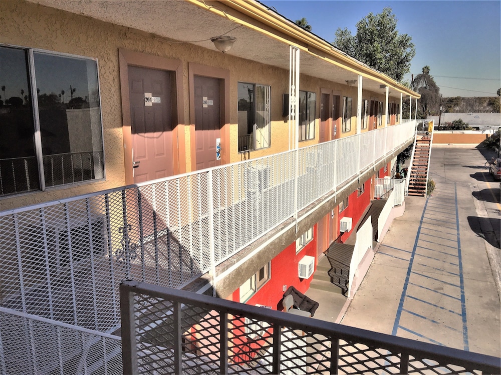 4 Star Motel 15/35