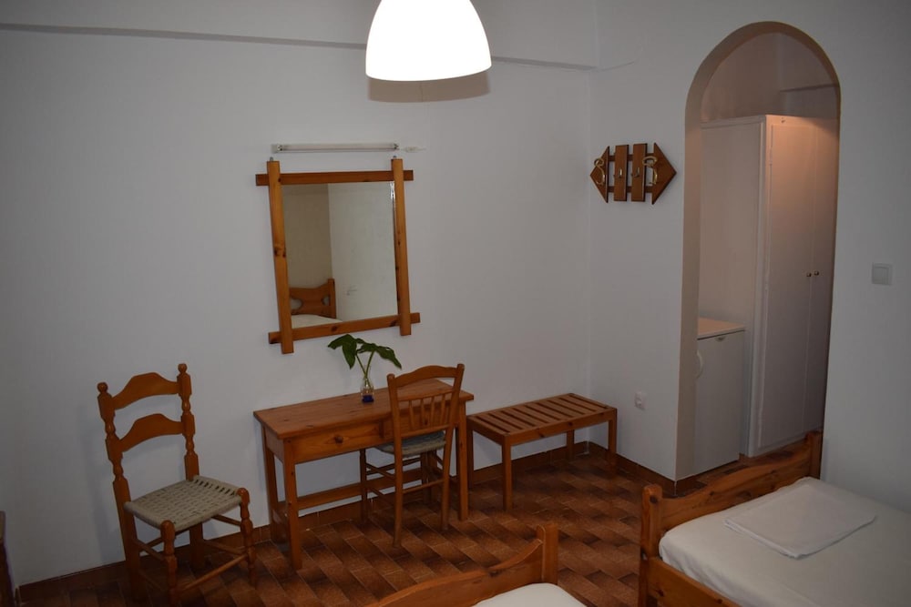 Aratos Hotel 15/25