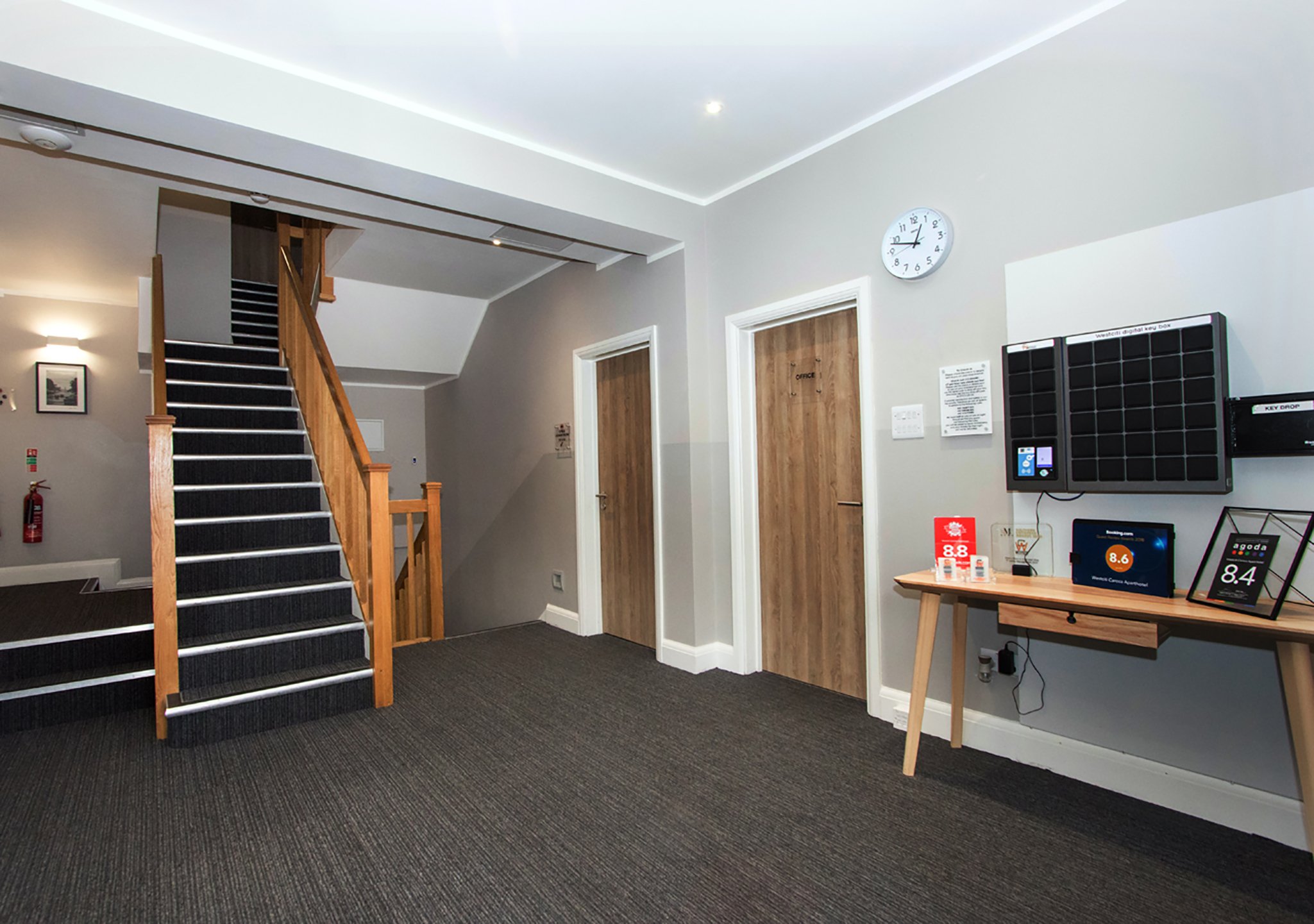 Westciti Caroco Aparthotel 30/33