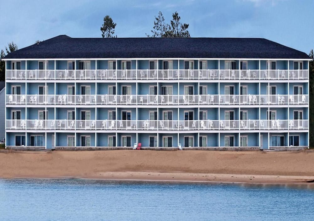 Fairview Beachfront Inn & Waterpark photo2