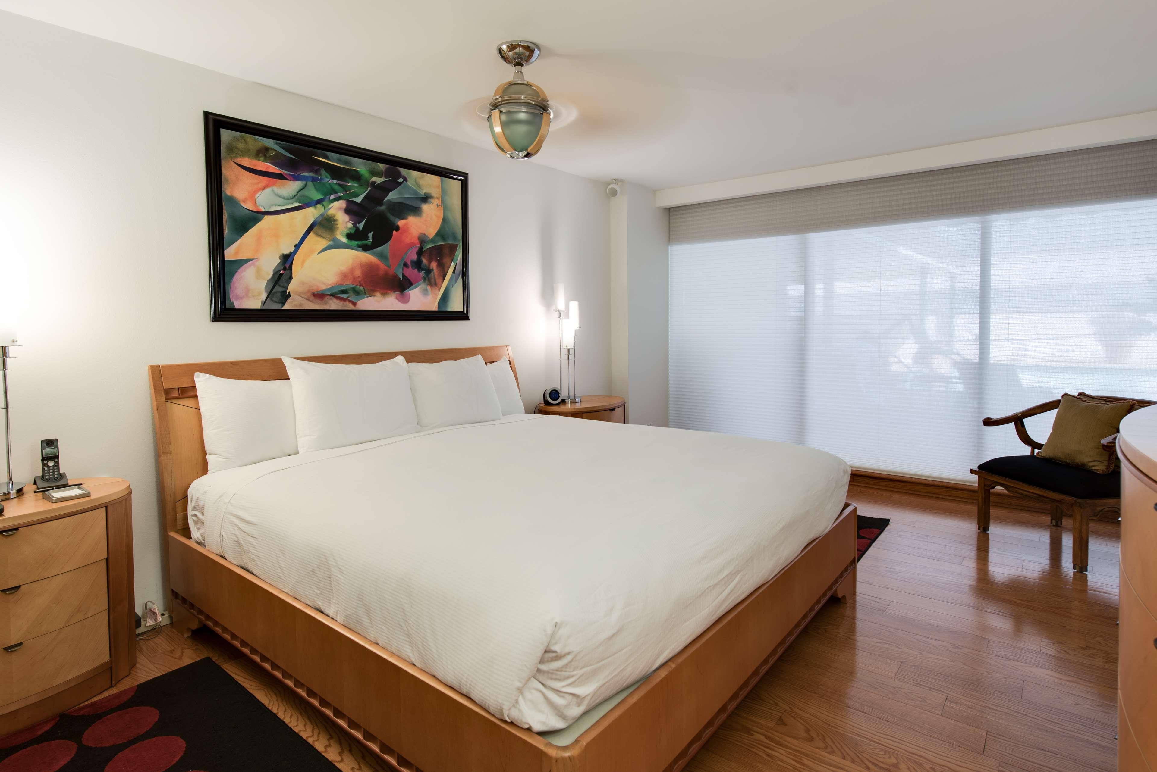 1 BEDROOM, PRESIDENTIAL, SUITE, KING BED, 1.5 BATHROOMS