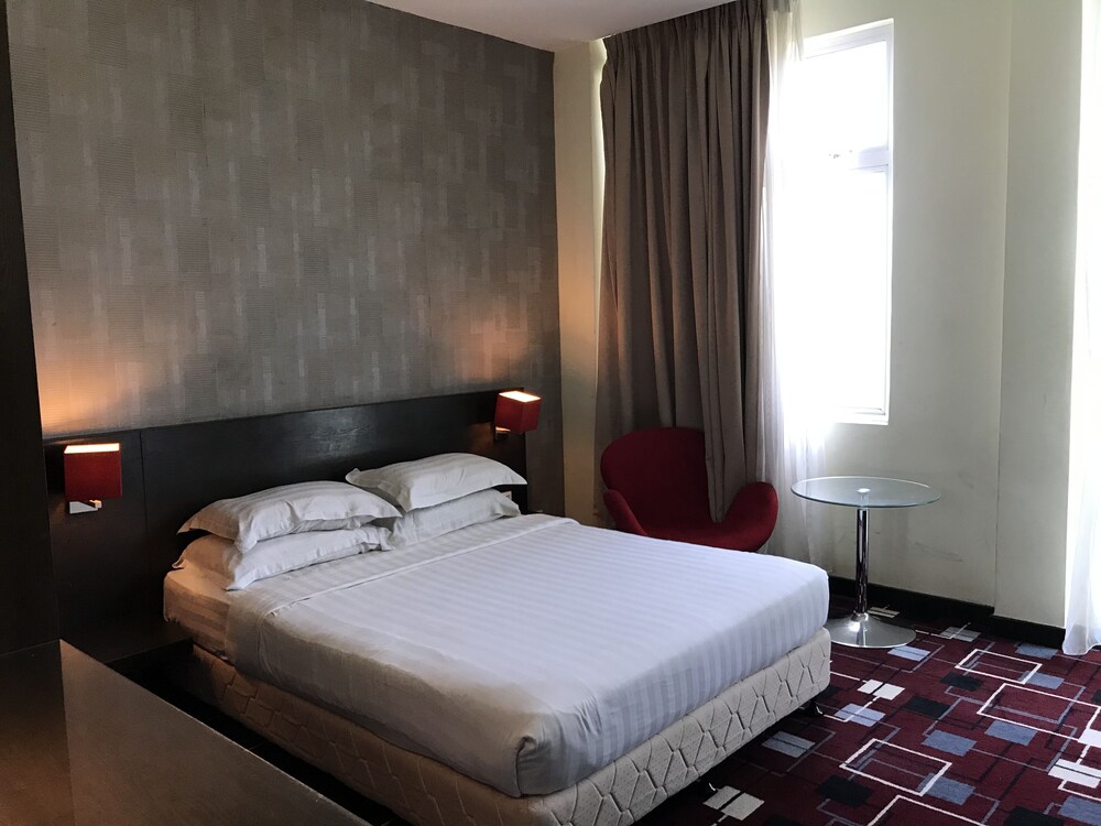 Ssl Traders Hotel 4/24
