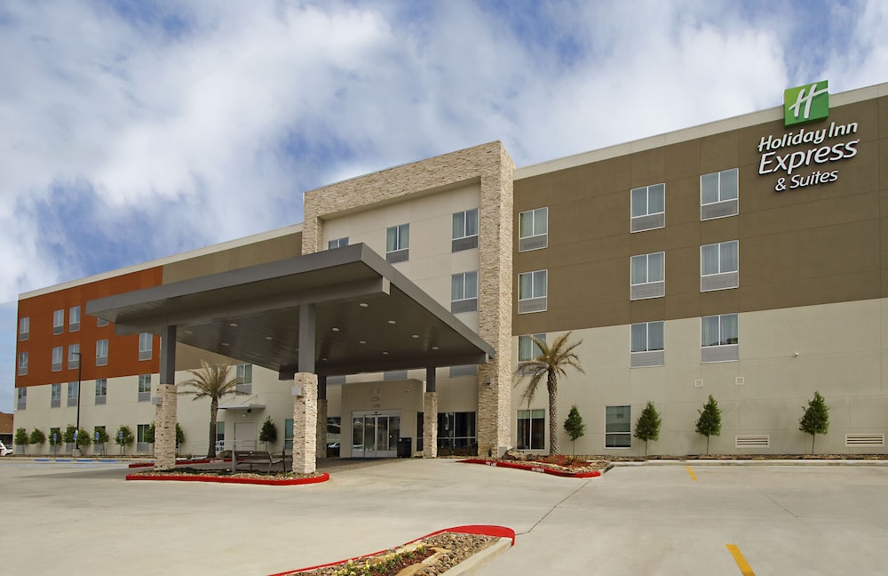 Holiday Inn Express & Suites Lake Charles South Casino Area 1/55