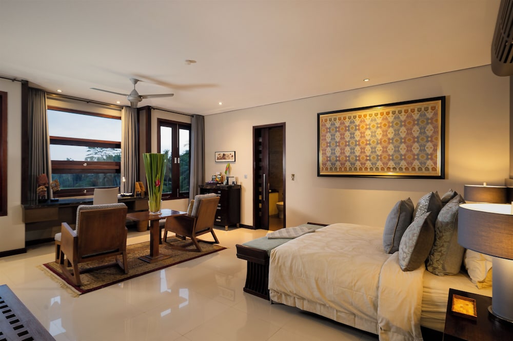 SKY, LOFT, SUITE