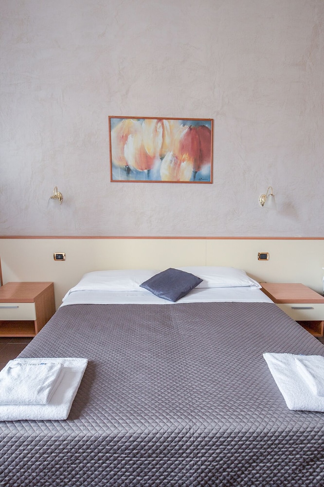 Hotel Angelica 8/73