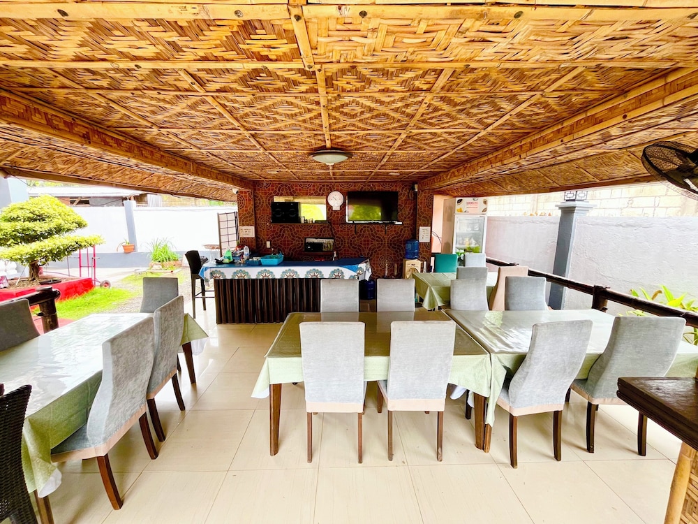 Conrada's Place Hotel And Resort 54/67