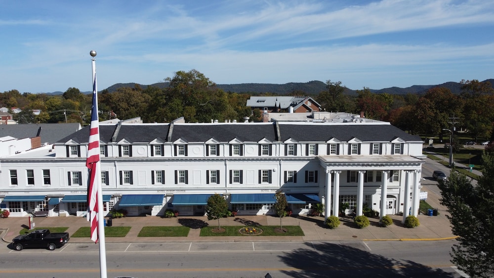 Historic Boone Tavern Hotel and Restaurant 6/69