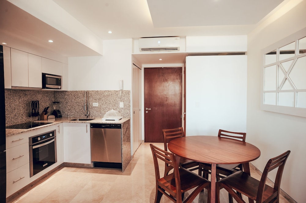 Antera Hotel and Residences 57/66