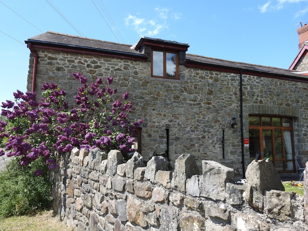 The Barn B and B 5/49