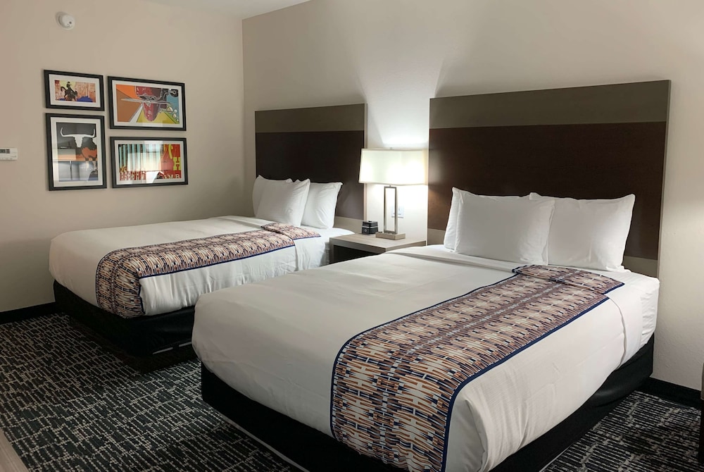 La Quinta Inn & Suites by Wyndham - Red Oak TX IH-35E 5/23