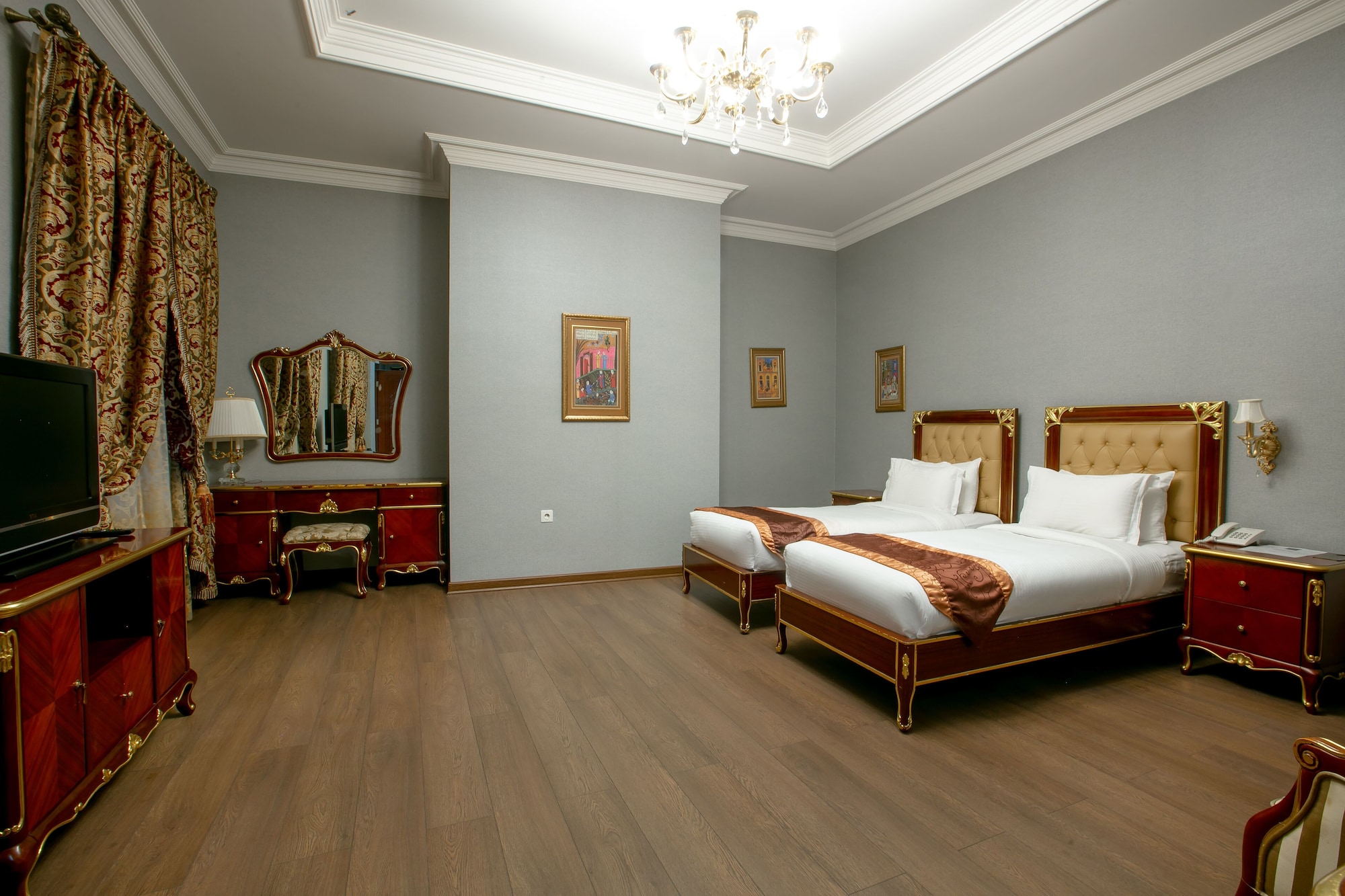 SUPERIOR TWIN ROOM