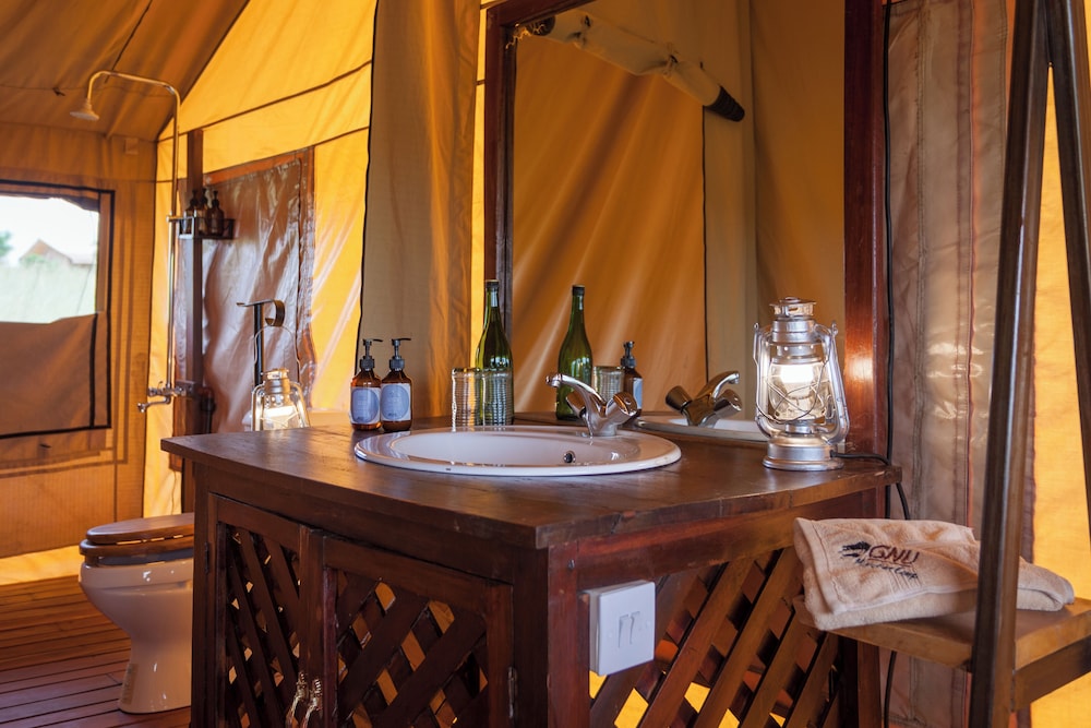 Gnu Mara River Camp 50/50