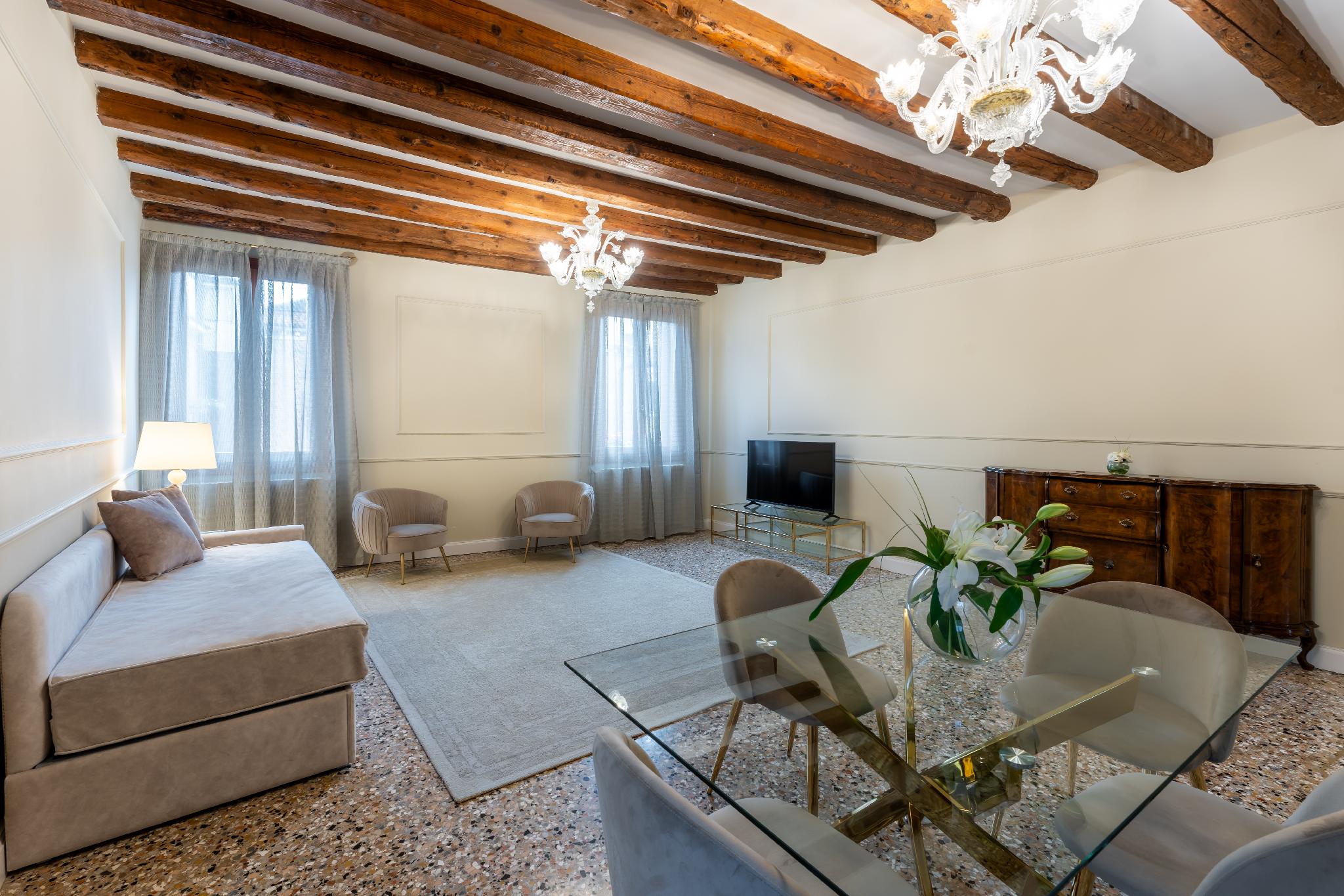 San Vio Palace Luxury Apartments 8/17