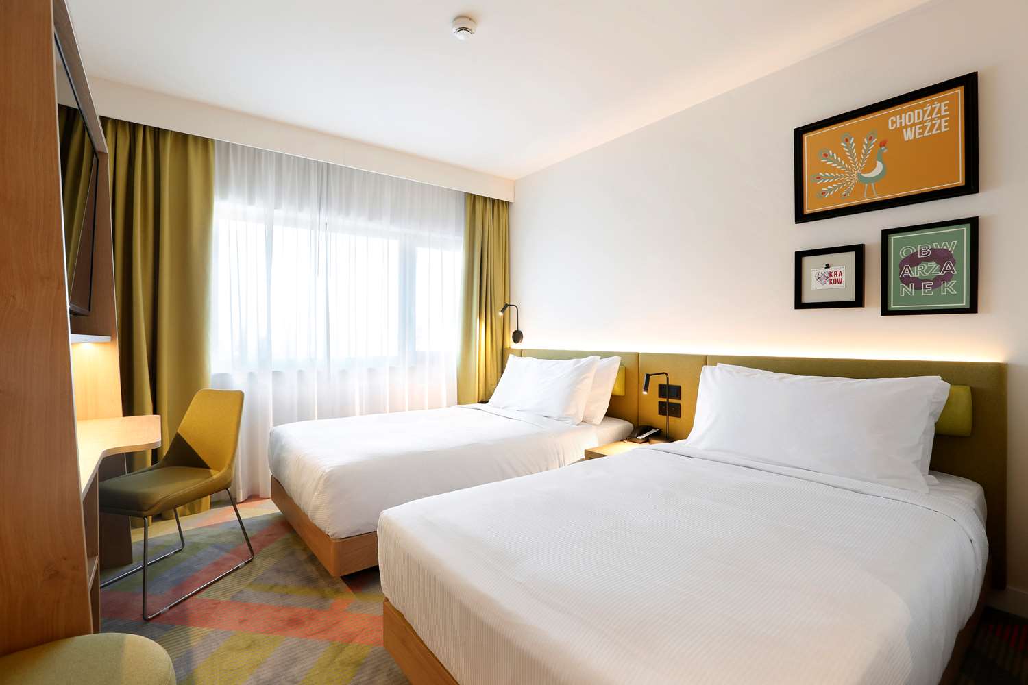 TWIN ROOM
