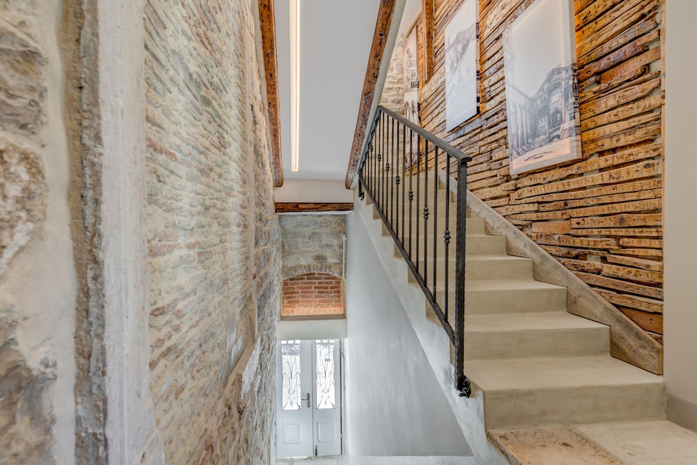 Split Palace Luxury Retreat 17/34