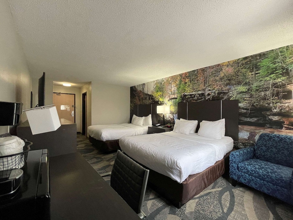 Clarion Pointe Fairborn near Wright Patterson AFB 12/25