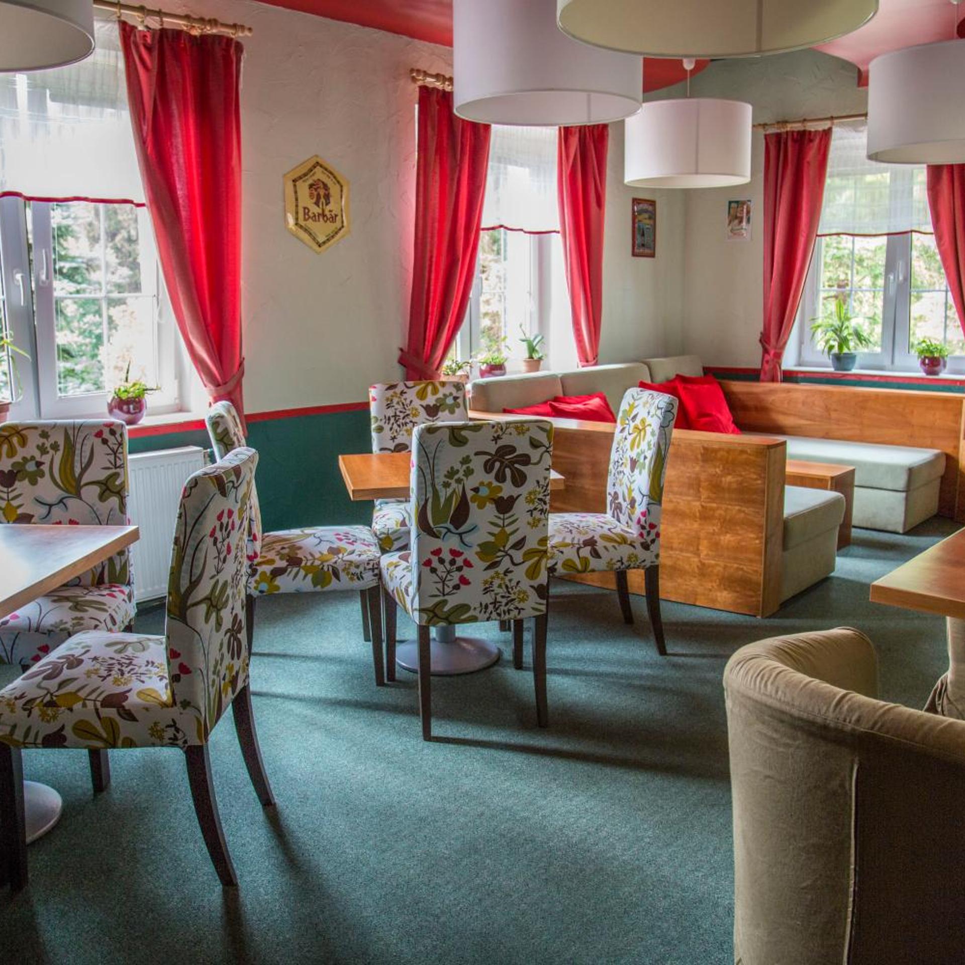 Sirakov Hotel 42/58