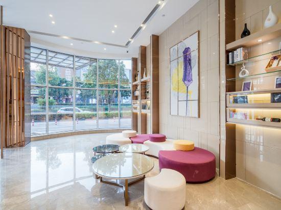 Lavande Hotel (Chongzhou Wanda Plaza) 39/51