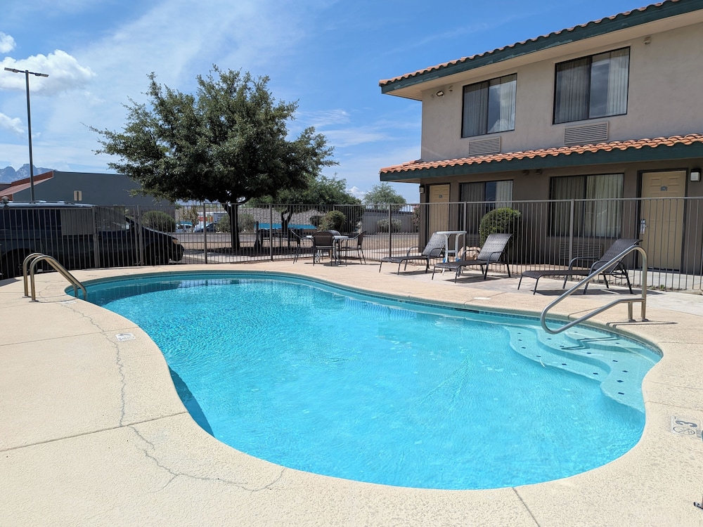 Catalina Inn 34/40