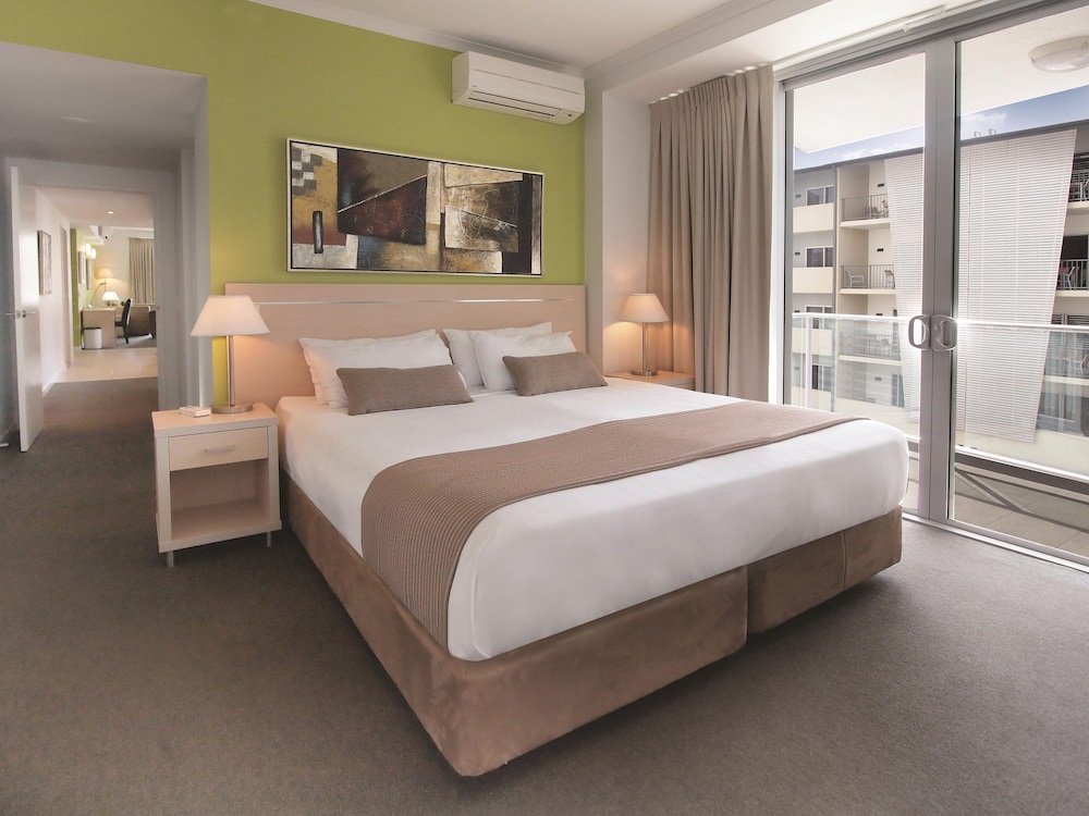 Oaks Townsville Gateway Suites 10/70