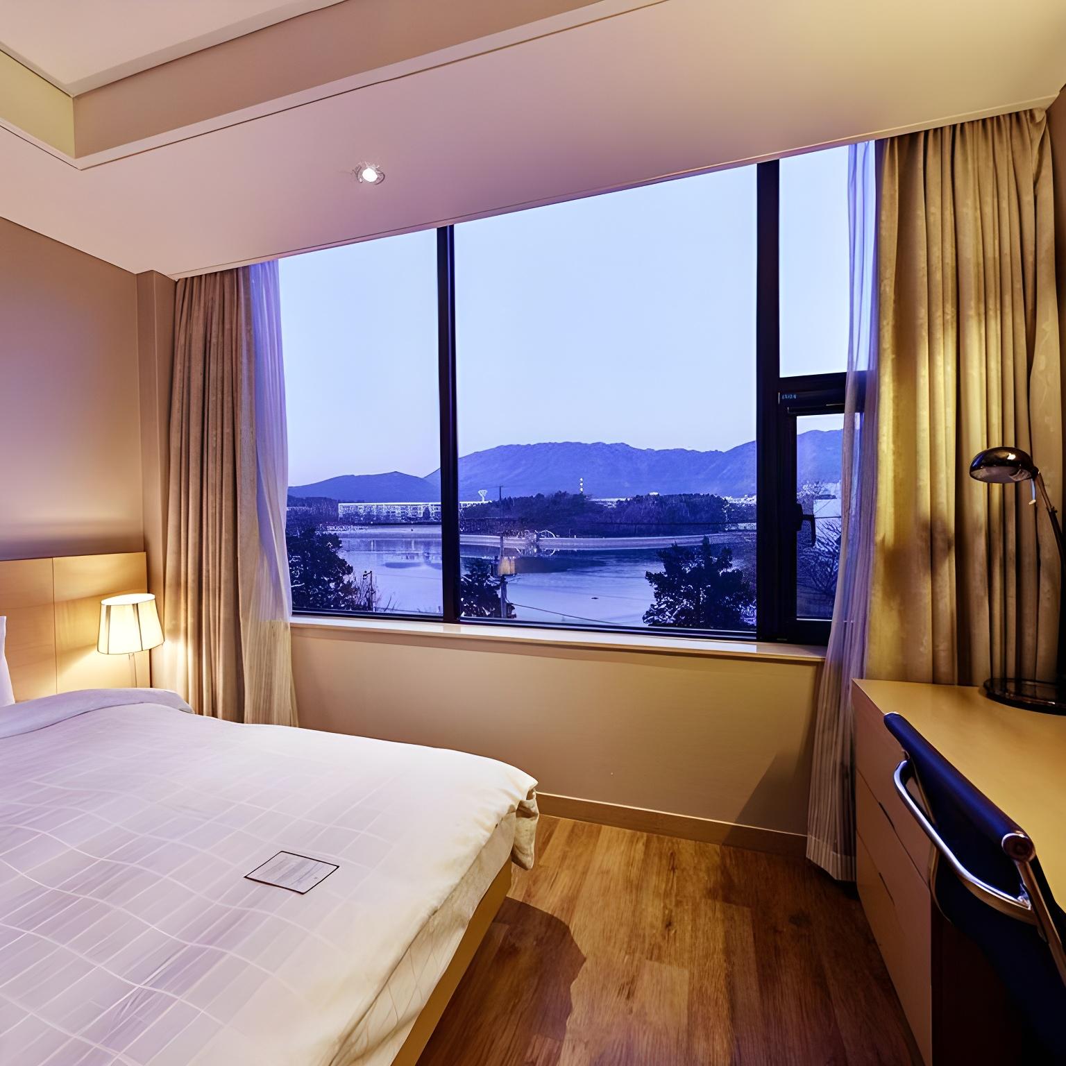 Grand, Double Bed, Lake Side, City View