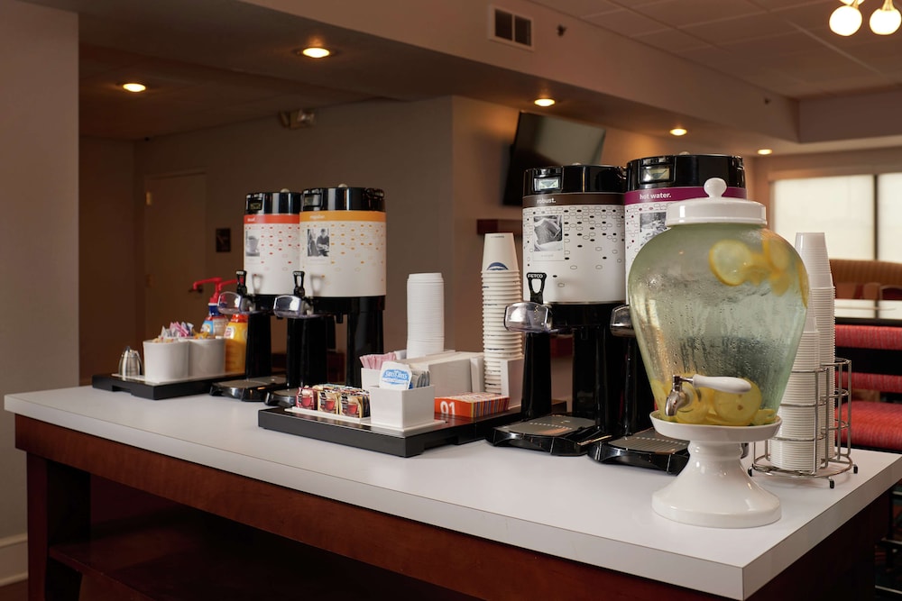 Hampton Inn Youngstown-West/I-80 8/32