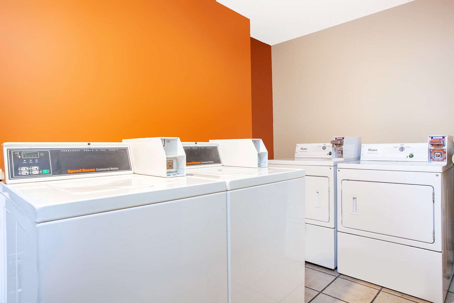 Days Inn By Wyndham Orlando Downtown 2/9
