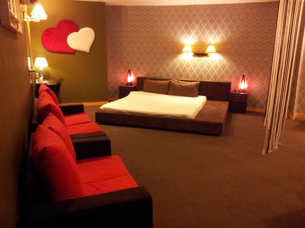 Paragon City Hotel 27/28