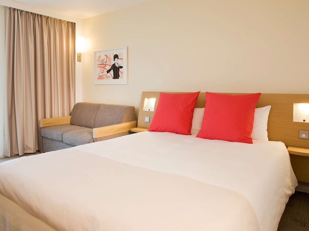 NOVOTEL EDINBURGH PARK 26/71