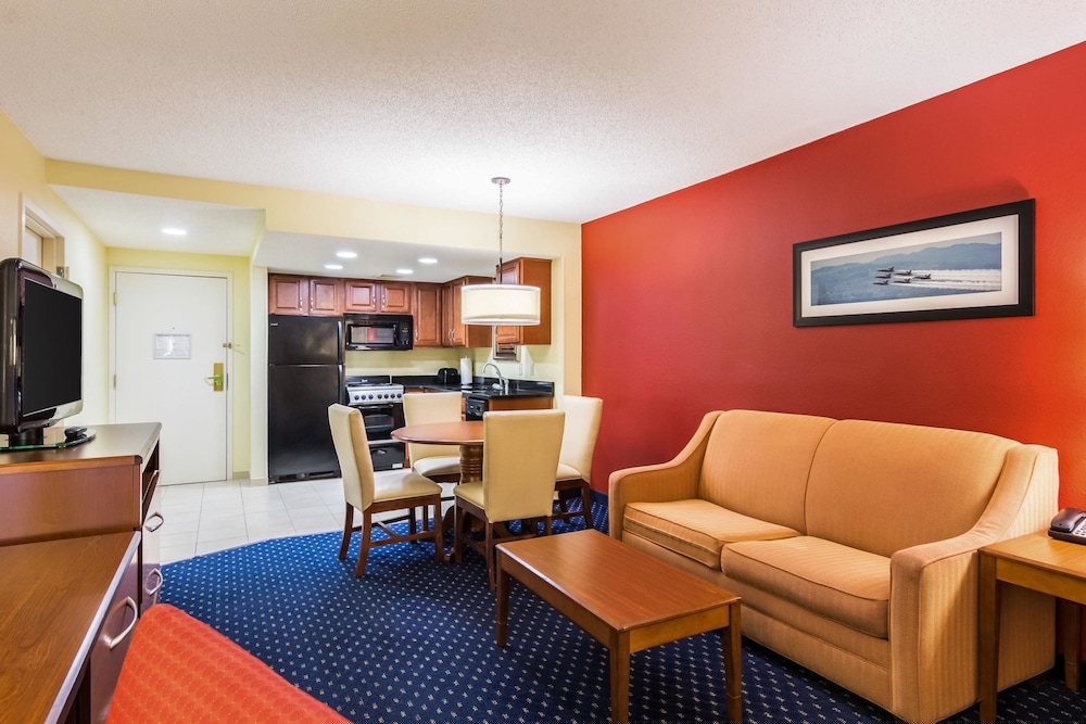 Fairfield by Marriott Inn & Suites Clinton 26/43