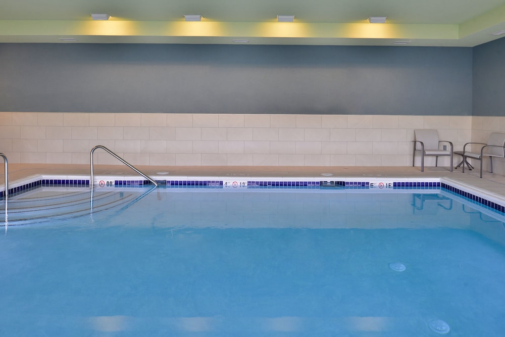 Holiday Inn Express & Suites Olathe West 23/60