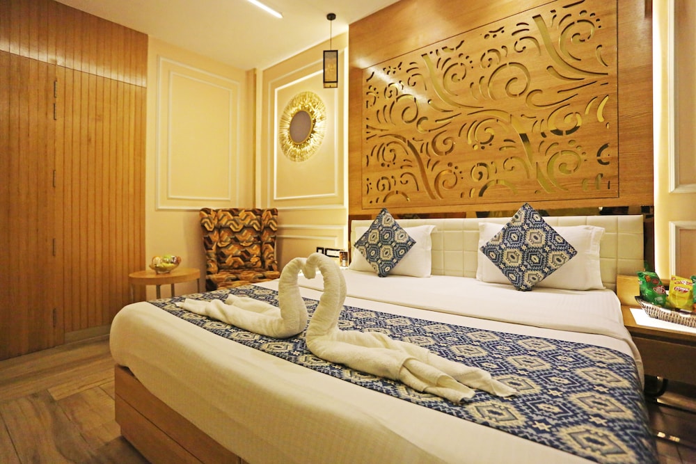 DELUXE, DOUBLE BED