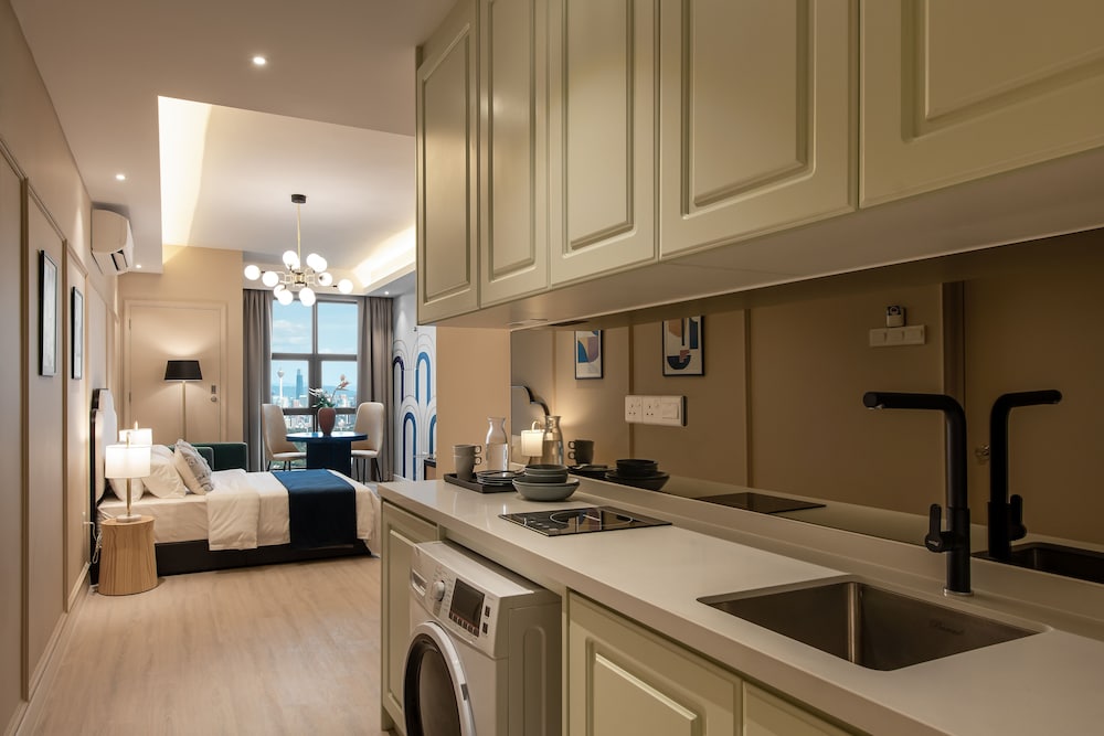 AMI Suites 50/50