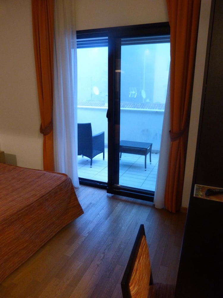 Hotel Joli 38/68