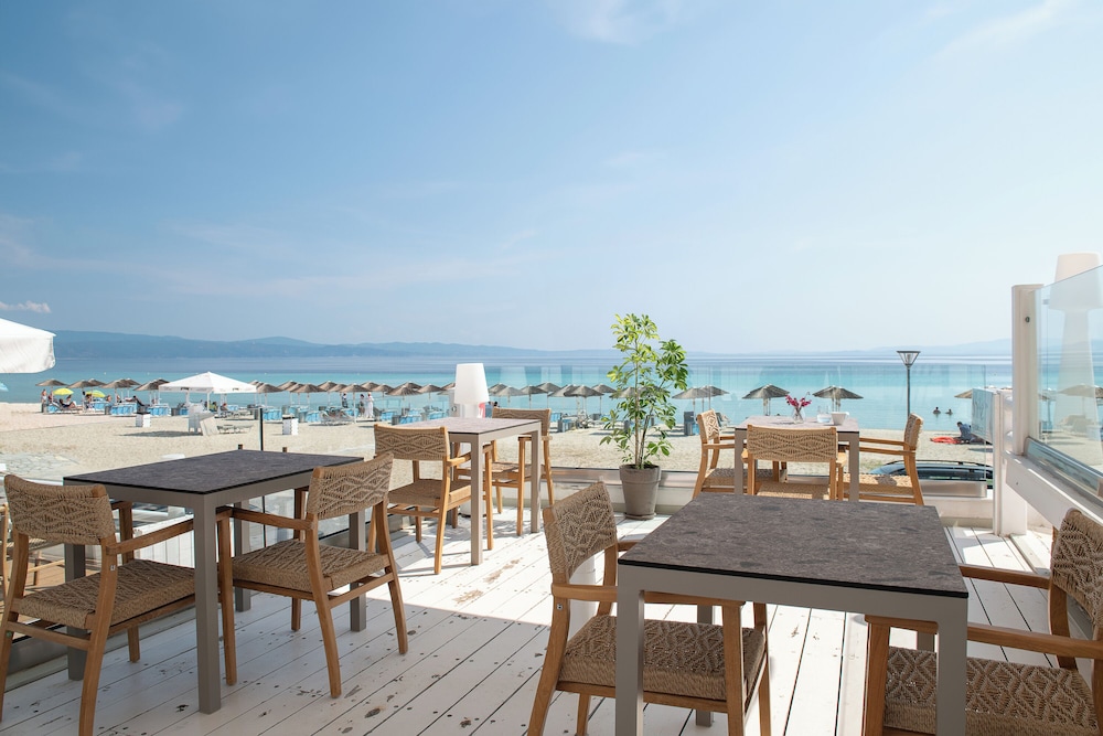 ANTIGONI BEACH HOTEL 66/85