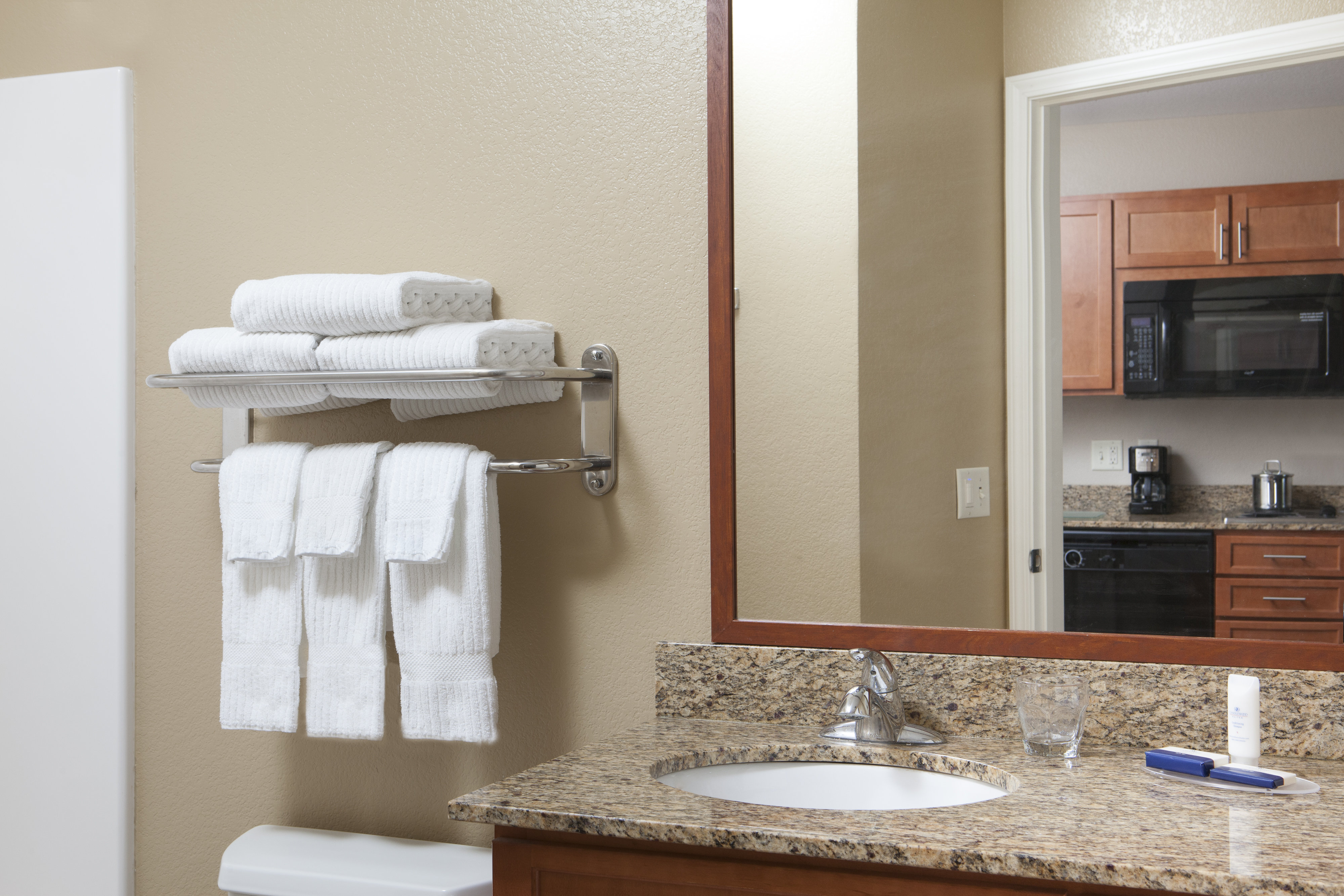 Candlewood Suites La Crosse 39/41