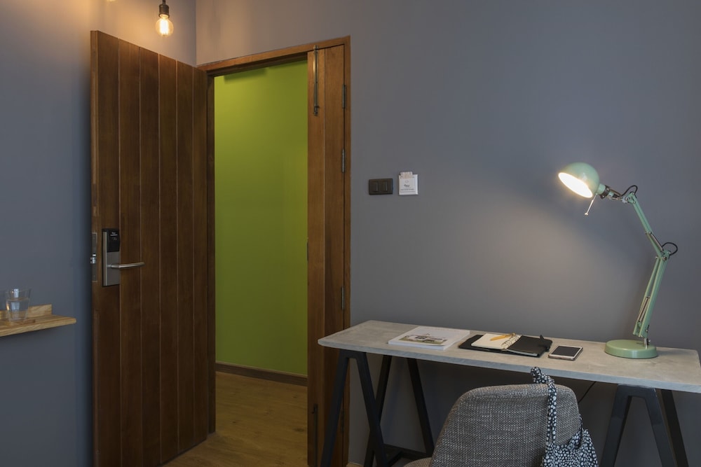 Timber Hostel 57/63