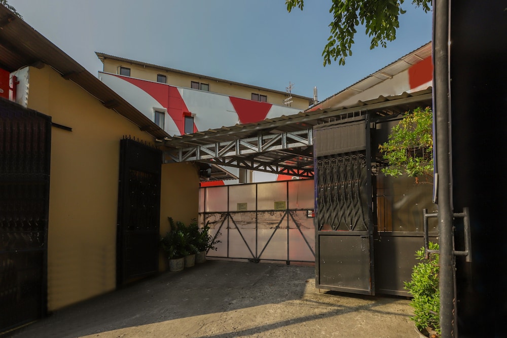 OYO 866 Idola Residence 2/27