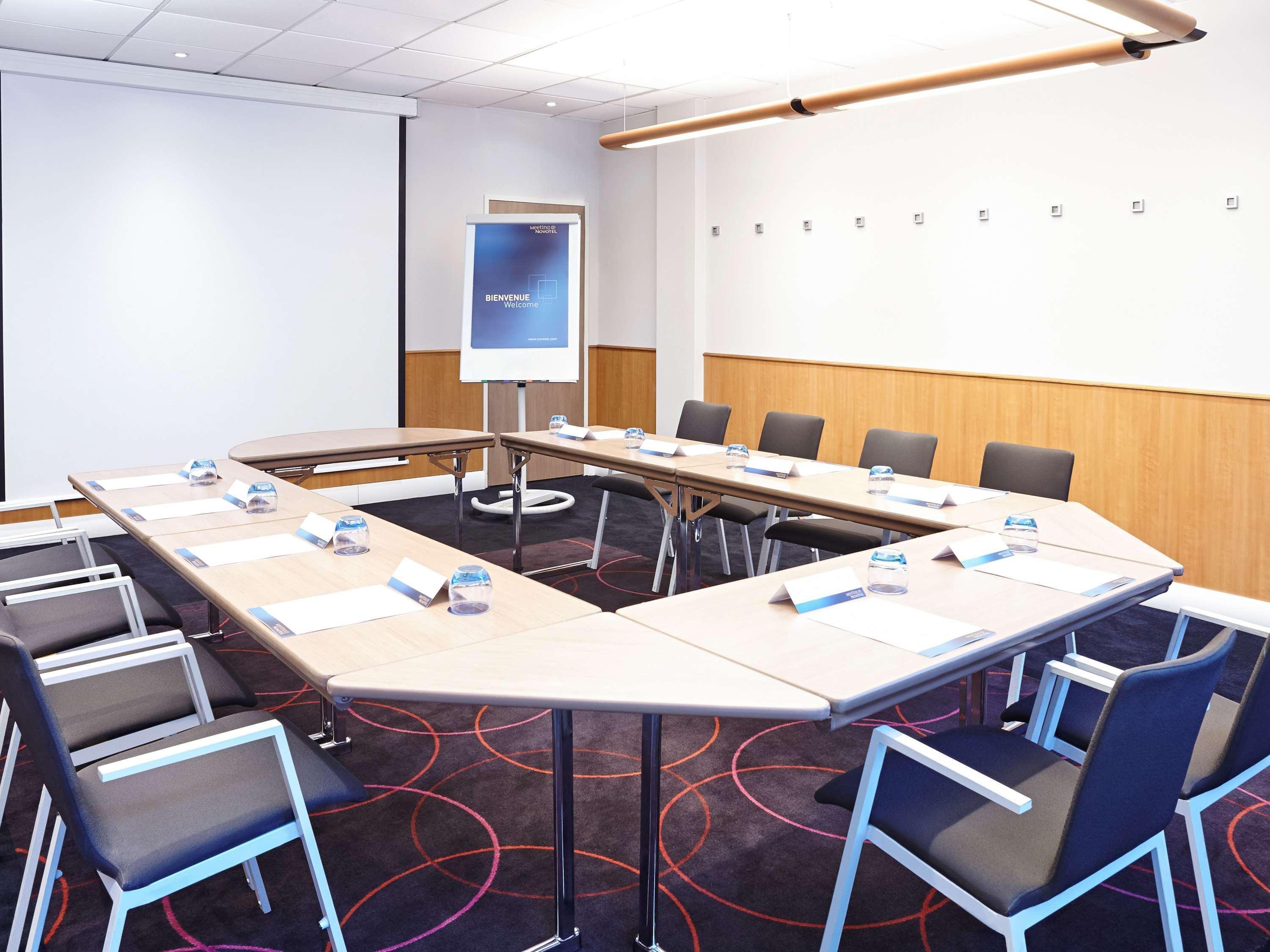 Novotel London Heathrow Airport - M4 Jct 4 Hotel 43/50