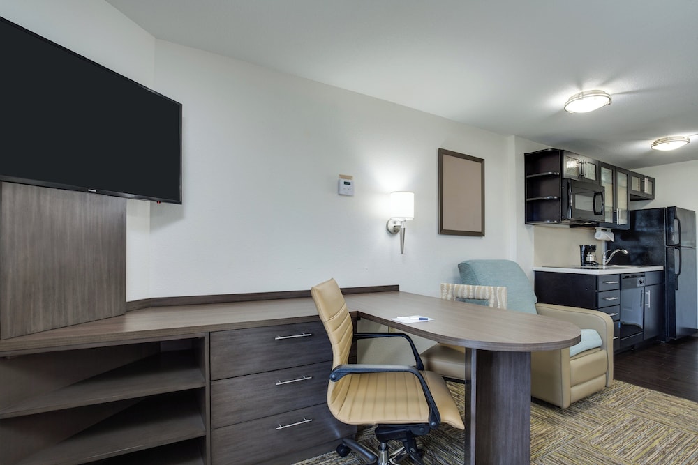 Candlewood Suites Ft. Lauderdale Airport Cruise 48/62