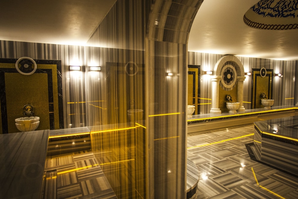 LIV SUIT HOTEL 26/58
