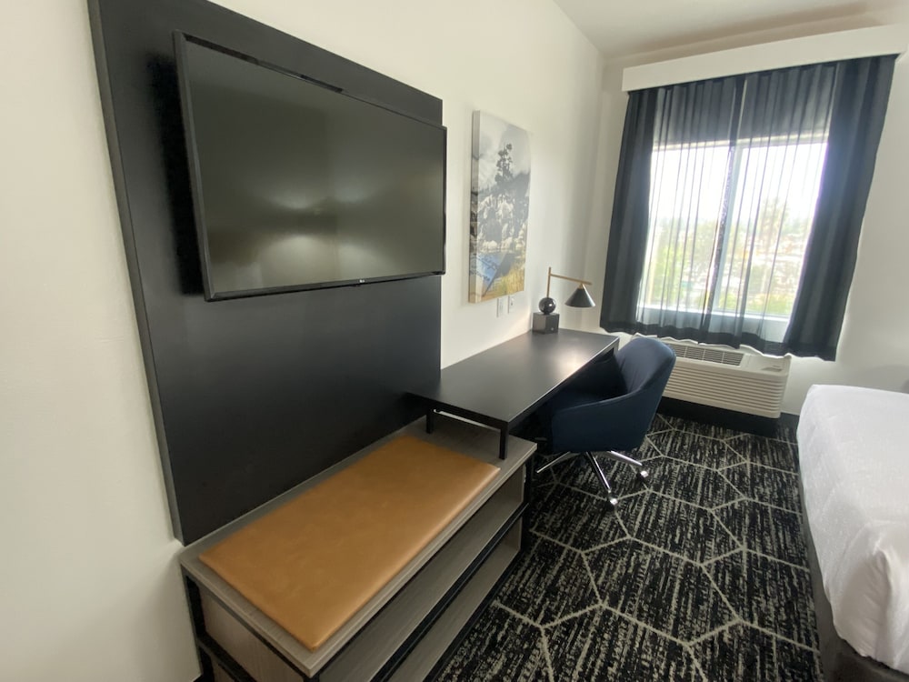 La Quinta Inn & Suites by Wyndham Yucaipa 40/51