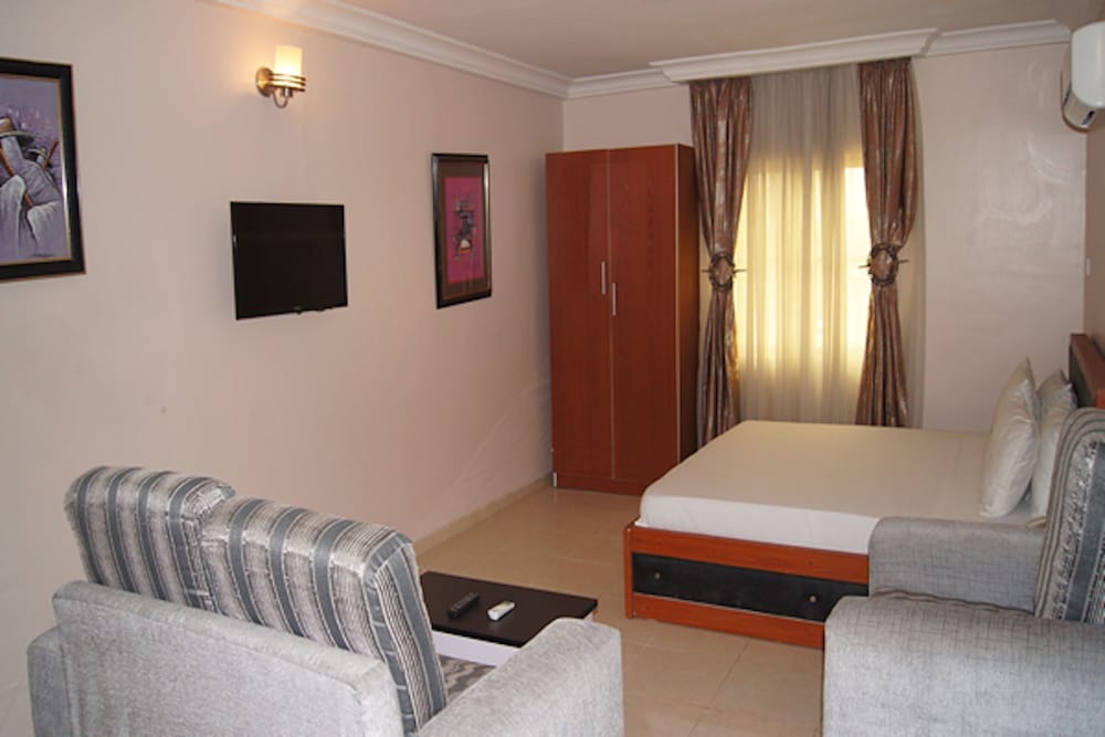 Royalview Hotel And Suites 57/62