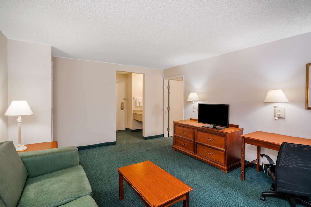La Quinta Inn And Suites By Wyndham Nashville Franklin 34/46