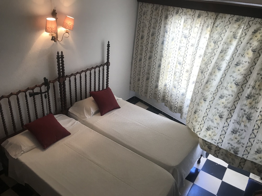 HOSTAL CAS BOMBU 26/56