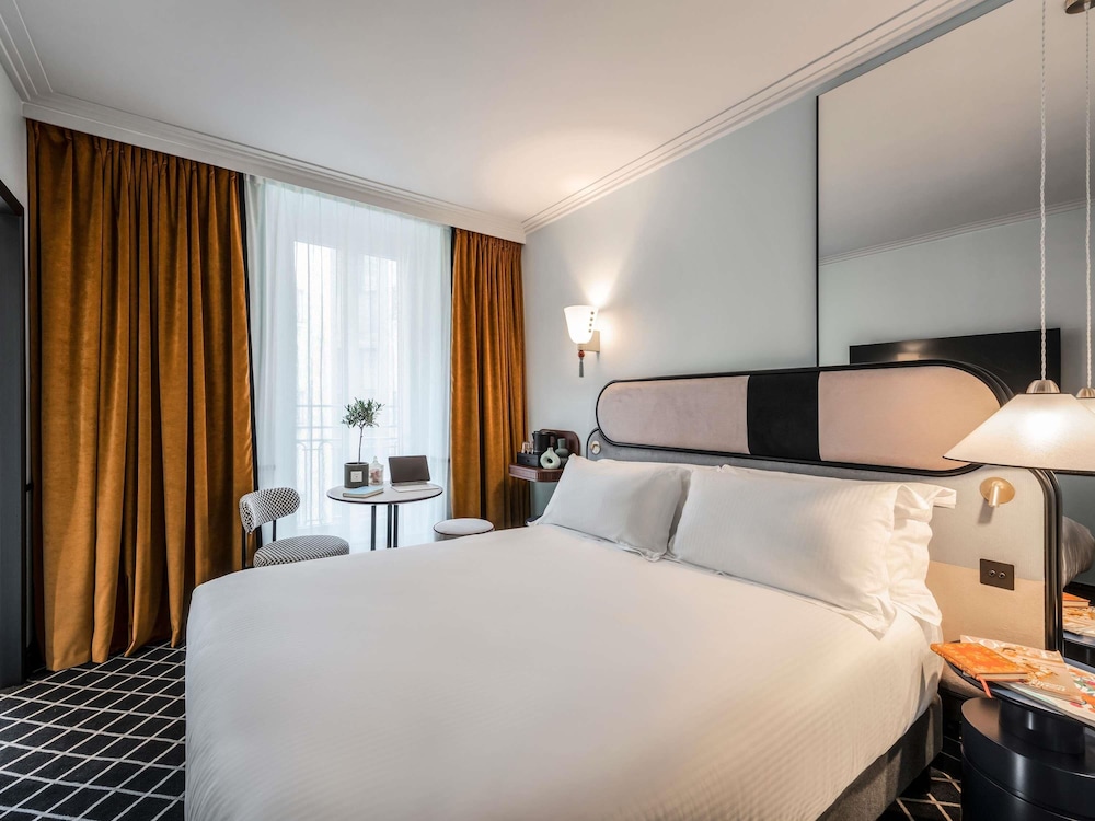 SUPERIOR, QUEEN BED