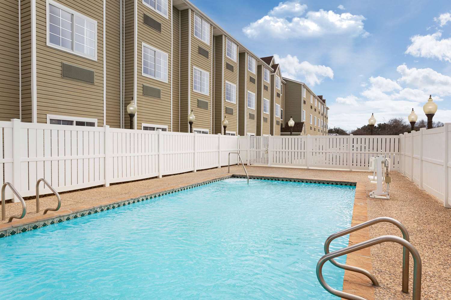 Super 8 by Wyndham San Antonio Airport North 42/45