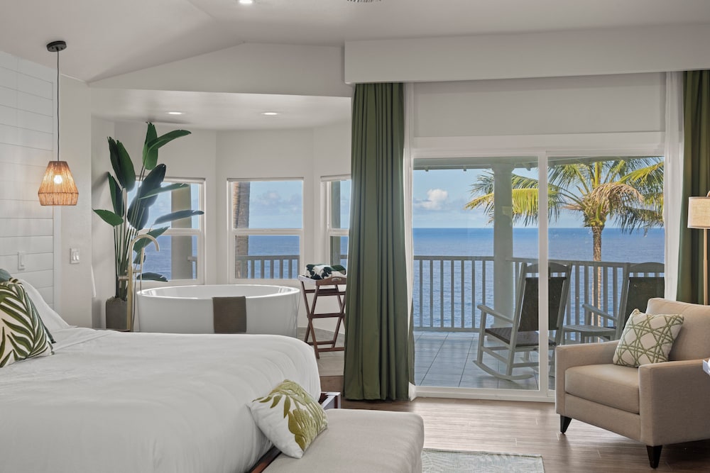 The Palms Cliff House Inn 7/19