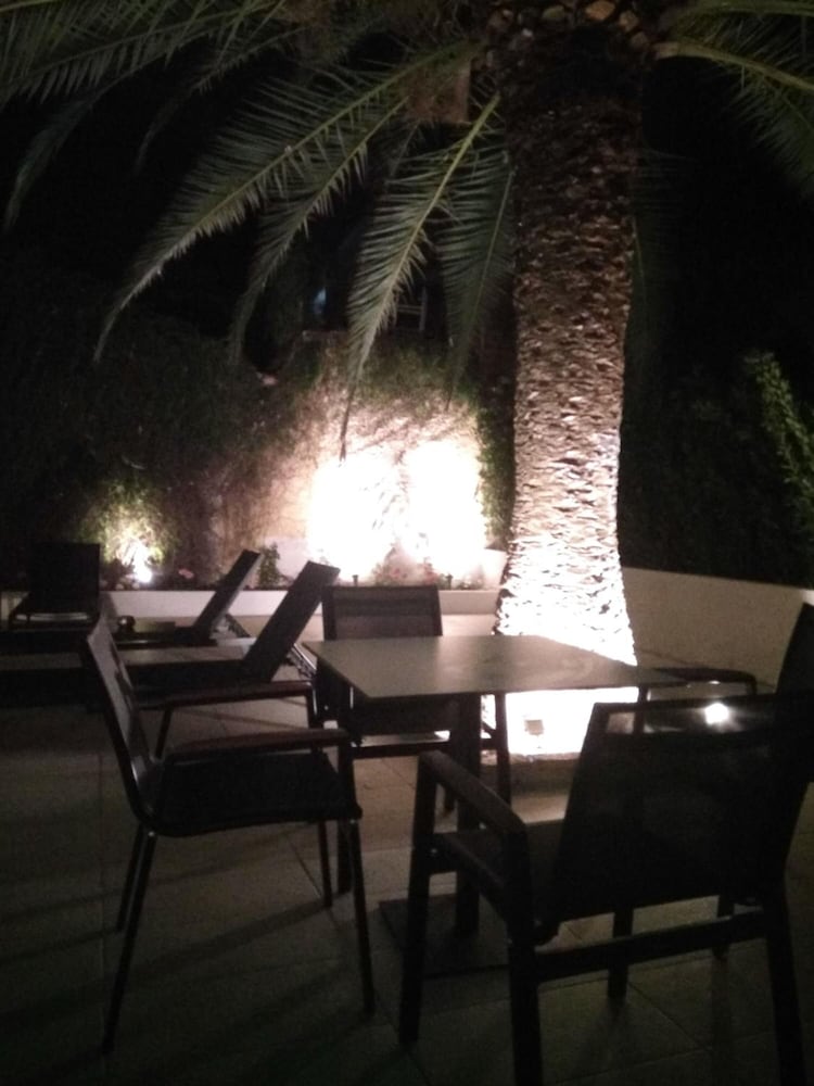 Athens Coast by London Hotel 22/28
